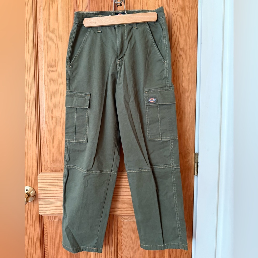 Dickie’s Relaxed Fit Cropped Cargo Pant